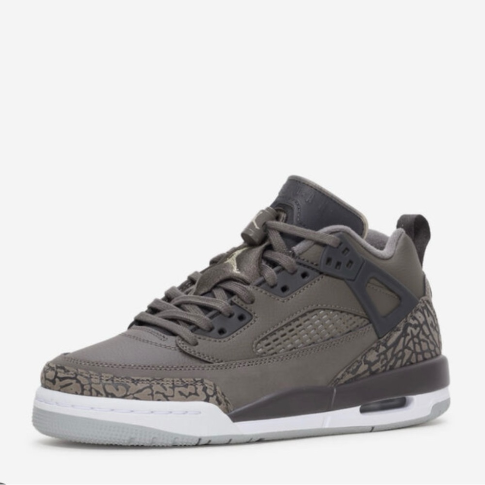 Jordan’s size M11